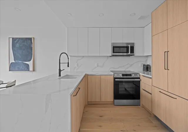 3rd image of 107 Schaefer St #PH, Brooklyn, NY 11207 | MLS# RLS20089906