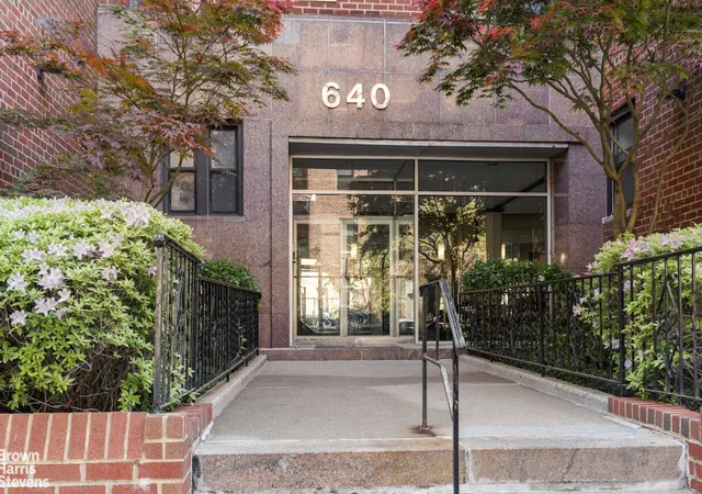1st image of 640 W 239Th St, New York, NY 10463