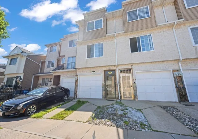 1st image of 84 Long Pond Ln, New York City, NY 10304 | MLS# RLS20090051
