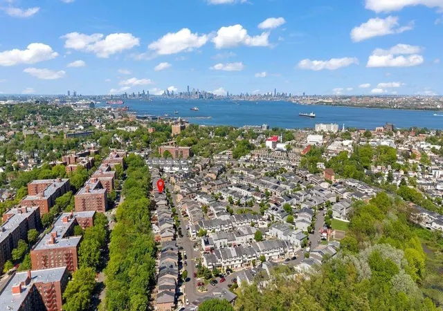 30th image of 84 Long Pond Ln, New York City, NY 10304 | MLS# RLS20090051