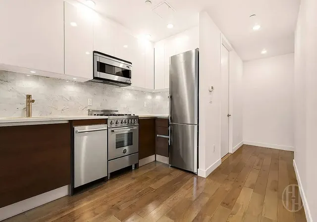 3rd image of 11-35 45Th Ave, New York City, NY 11101