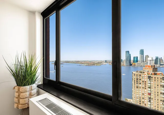 Photo 3 of Condo for sale at 200 Rector Pl #35C, New York City, NY 10280 | MLS# RLS20090212 | Listing updated on 2026-09-01