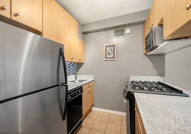 3rd image of 280 Rector Pl #8A, New York, NY 10280 | MLS# RLS20090219