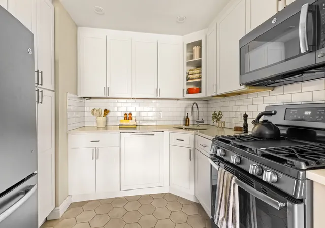 Photo 2 of Sale Pending at 207 Prospect Park Sw #3C, Brooklyn, NY 11218 | MLS# RLS20090334 | Listing updated on 2026-06-05