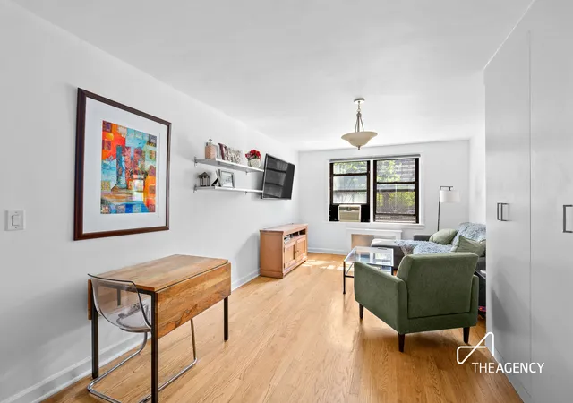 Listing Photo 1 - Condo for sale in building located at 160 W 85Th St, New York City, NY 10024 - Unit #1A