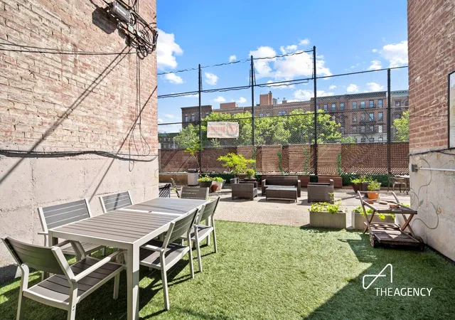 Listing Photo 2 - Condo for sale in building located at 160 W 85Th St, New York City, NY 10024 - Unit #1A