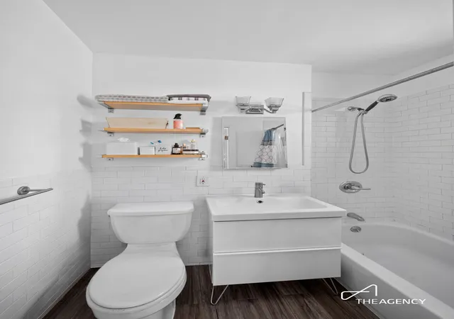 Listing Photo 5 - Condo for sale in building located at 160 W 85Th St, New York City, NY 10024 - Unit #1A