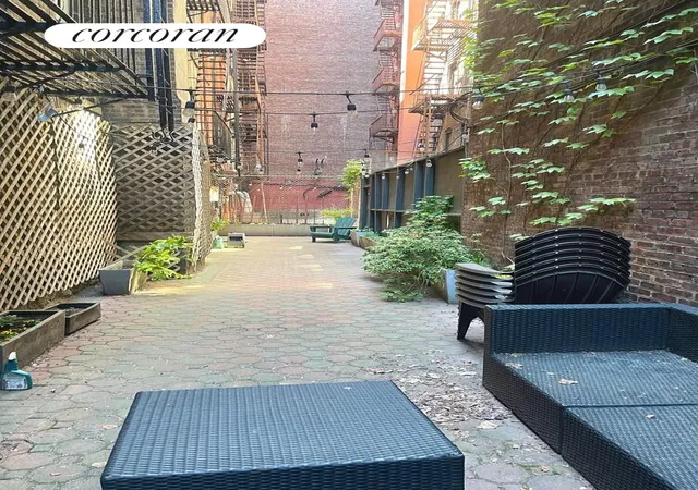 2nd image of 349 W 44Th St, New York City, NY 10036