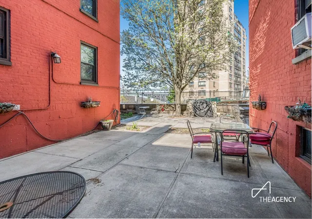 2nd image of 512 Kappock St, Bronx, NY 10463