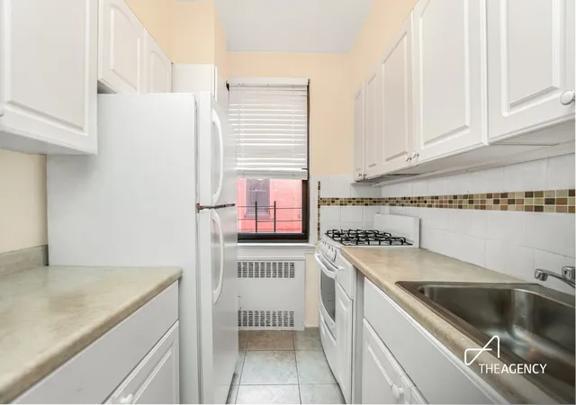 3rd image of 512 Kappock St, New York, NY 10463