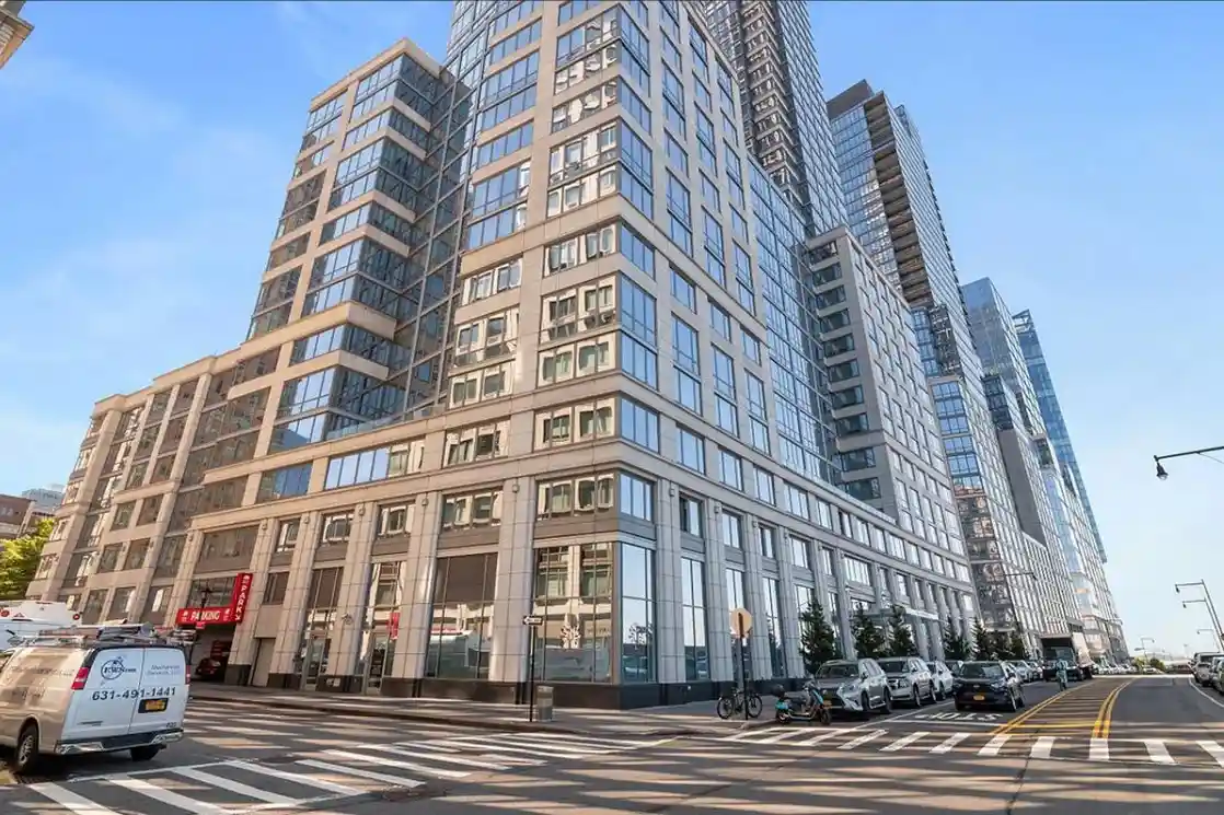 Listing Photo 32 - Condo for sale in 80 Riverside Blvd located at 80 Riverside Blvd, New York City, NY 10069 - Unit #37-B