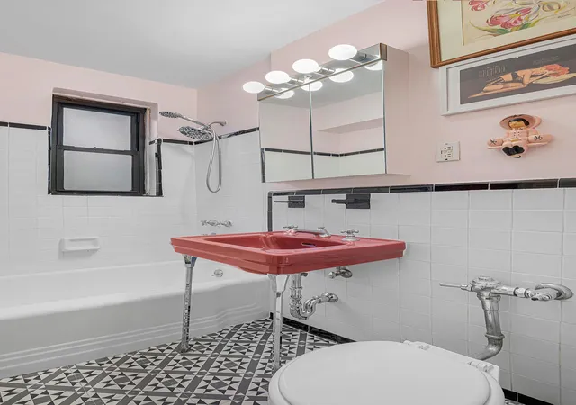 Homes for sale in New York City, NY | 54 E 8th Street, New York City, NY 10003 | Houzeo