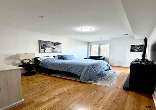 Homes for sale in New York, NY | 90 Bay St Lndg, New York, NY 10301