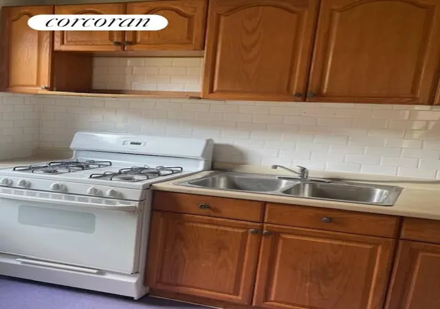 3rd image of 52-14 39Th Ave, New York City, NY 11377