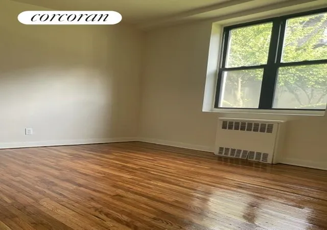 4th image of 52-14 39Th Ave, New York City, NY 11377
