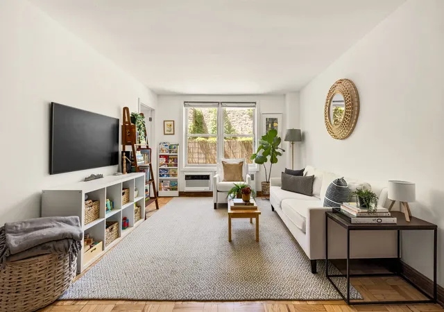 3rd image of 651 Vanderbilt St #2A, Brooklyn, NY 11218 | MLS# RLS20091003
