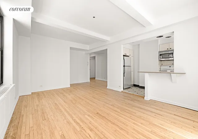 2nd image of 161 W 16Th St, New York City, NY 10011