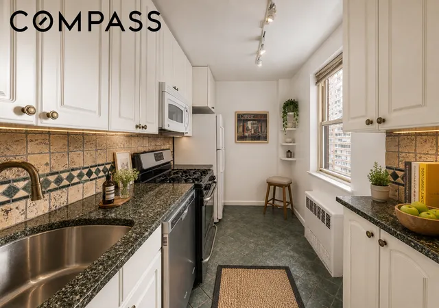 Photo 2 of Sale Pending at 333 E 79th Street #10M, New York City, NY 10075 | MLS# RLS20091065 | Listing updated on 2026-07-29