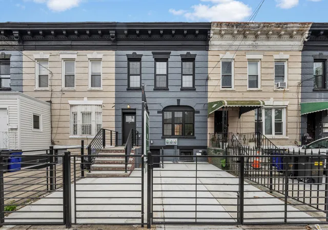 1st image of 355 E 51st St, New York, NY 10022 | MLS# RLS20091082