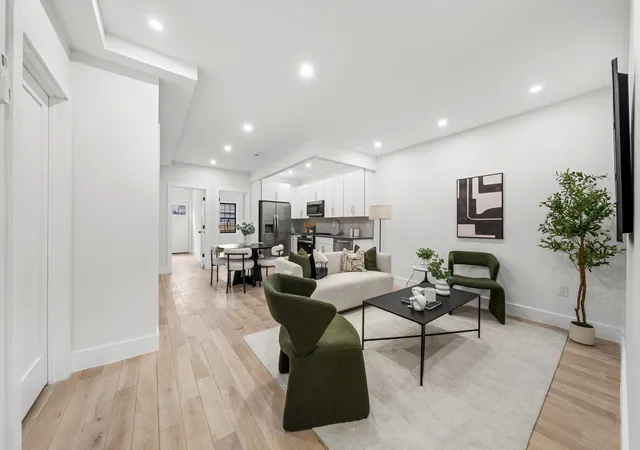 2nd image of 355 E 51st St, New York, NY 10022 | MLS# RLS20091082