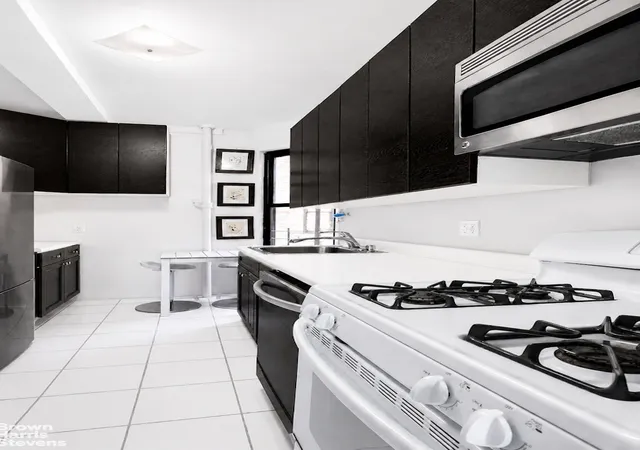 Photo 4 of House for sale at 55 W 95th Street #54, New York, NY 10025 | MLS# RLS20091168 | Listing updated on 2026-06-24