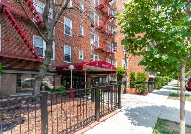 Listing Photo 2 - Condo for sale in building located at 84-70 129th St, New York City, NY 11415 - Unit #5R
