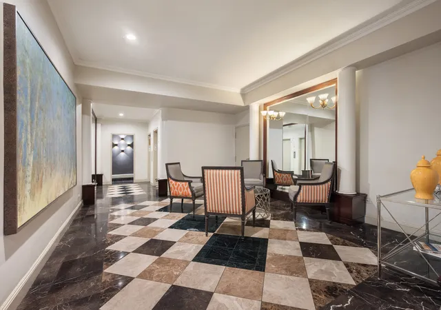 2nd image of 305 E 72Nd St, New York City, NY 10021