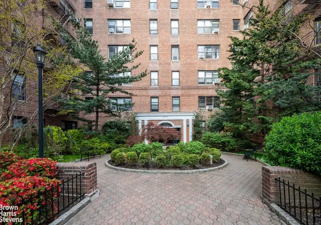 12th image of 67 35 Yellowstone Blvd #2B, Forest Hills, NY 11375 | MLS# RLS20091405