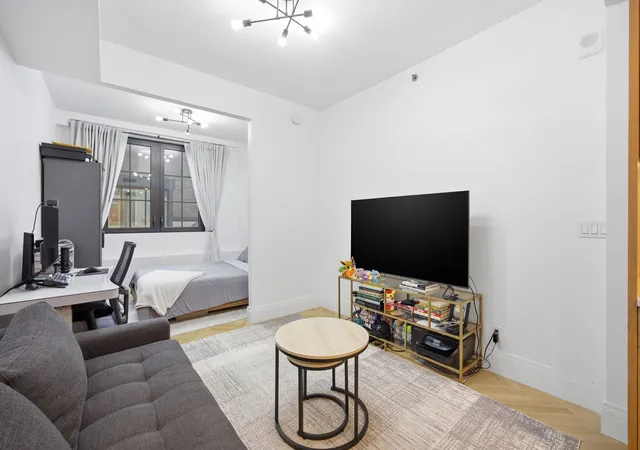 Photo 3 of House for sale at 300 W 122nd Street #5R, New York City, NY 10027 | MLS# RLS20091577 | Listing updated on 2026-08-02