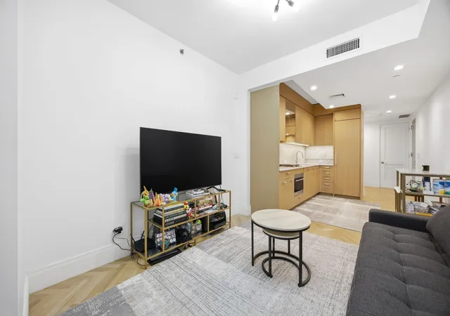 Photo 5 of House for sale at 300 W 122nd Street #5R, New York City, NY 10027 | MLS# RLS20091577 | Listing updated on 2026-08-02