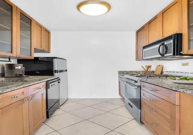 Photo 4 of Sale Pending at 415 E 85th Street #8D, New York, NY 10028 | MLS# RLS20091625 | Listing updated on 2026-06-03