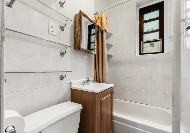 2nd image of 21-05 33Rd St, Astoria, NY 11105