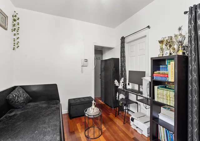 3rd image of 21-05 33Rd St, New York City, NY 11105