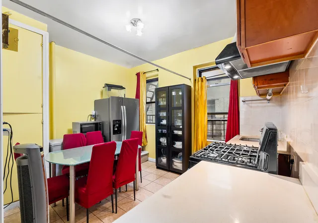 4th image of 21-05 33Rd St, New York City, NY 11105