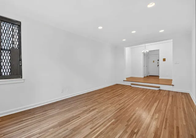 4th image of 915 E 17Th St, New York City, NY 11230