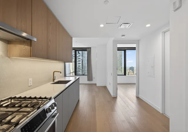 Photo 2 of Condo for sale at 3 Court Sq #3305, New York City, NY 11101 | MLS# RLS20091368 | Listing updated on 2026-07-24