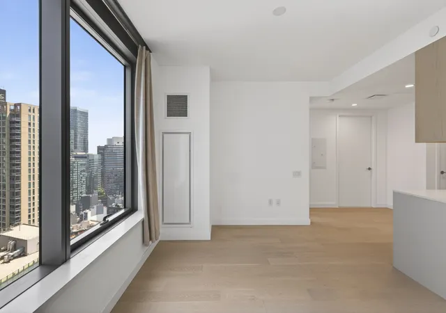 Photo 3 of House for sale at 3 Court Sq #3305, New York City, NY 11101 | MLS# RLS20091368 | Listing updated on 2026-07-24