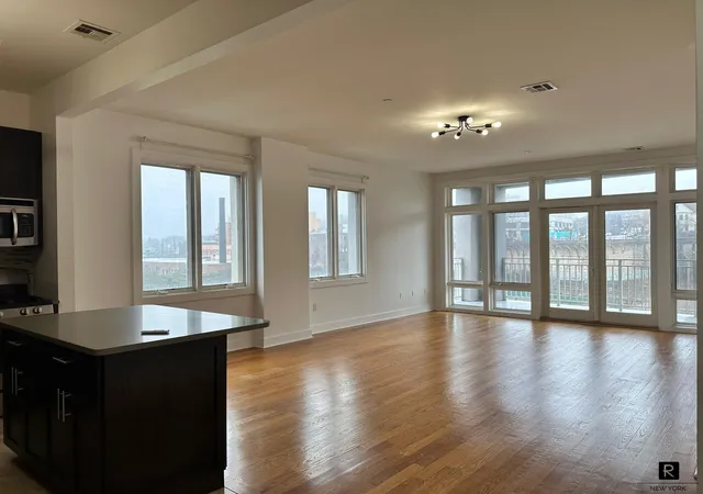 Photo 3 of House for sale at 90 Bay St Landing #4-D, New York City, NY 10301 | MLS# RLS20091459 | Listing updated on 2026-08-03