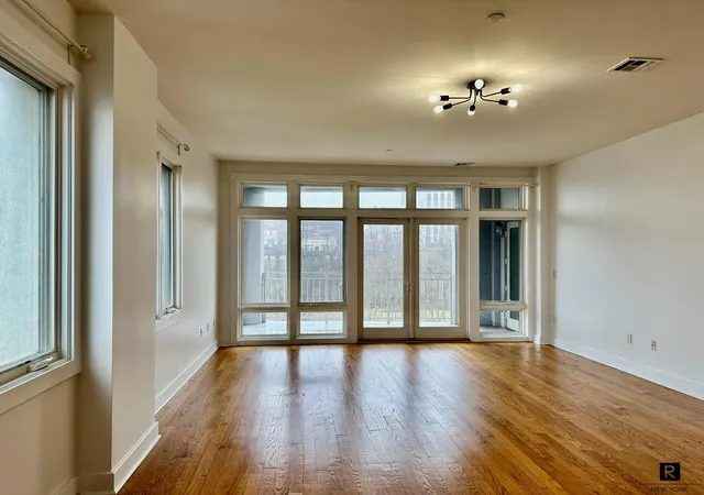 Photo 4 of House for sale at 90 Bay St Landing #4-D, New York City, NY 10301 | MLS# RLS20091459 | Listing updated on 2026-08-03