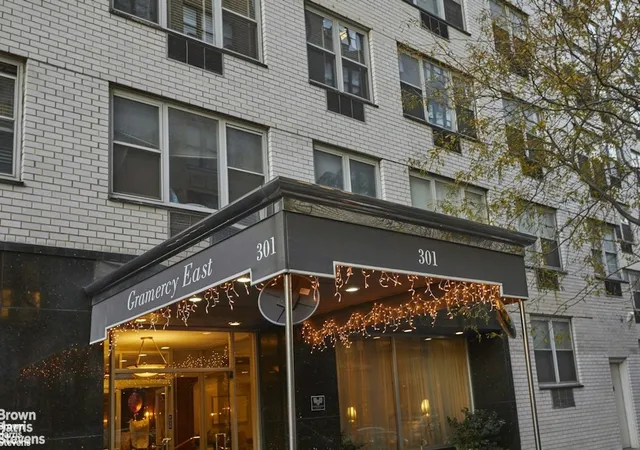 2nd image of 301 E 22Nd St, New York City, NY 10010