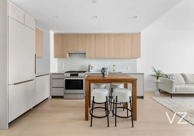2nd image of 3 Court Sq #2010, New York City, NY 11101 | MLS# RLS20091843