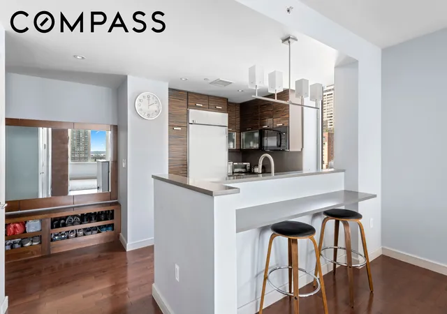 3rd image of 225 E 34Th St, New York City, NY 10016