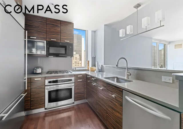 4th image of 225 E 34Th St, New York City, NY 10016