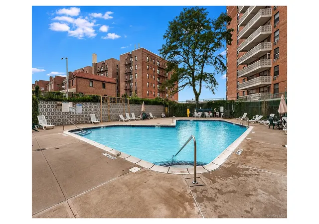 Photo 3 of House for sale at 40 Brighton 1st Rd #1A, Brooklyn, NY 11235 | MLS# RLS20092051 | Listing updated on 2026-05-21