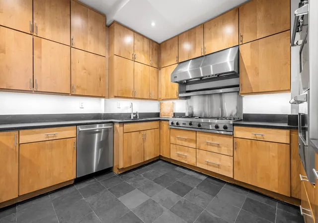 3rd image of 3 Hanover Sq #PH22B, New York, NY 10004 | MLS# RLS20092093