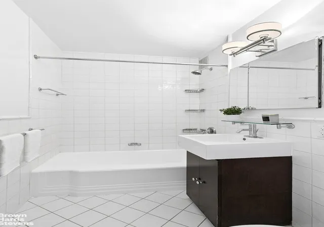 5th image of 211 E 18Th St, New York City, NY 10003
