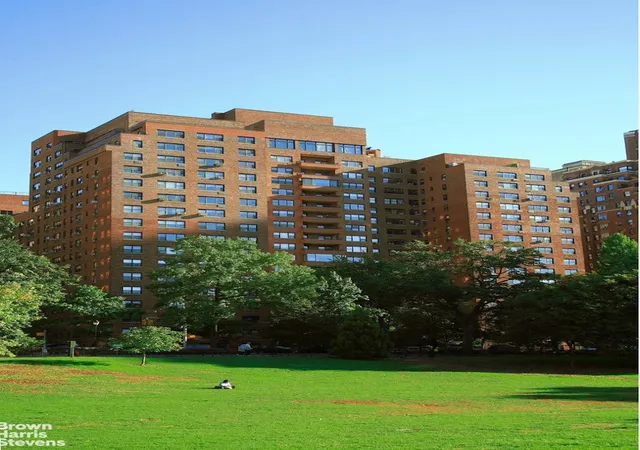 2nd image of 11 Riverside Dr, New York City, NY 10023