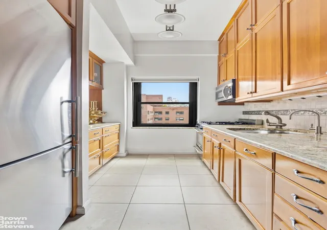 3rd image of 11 Riverside Dr #17OW, New York City, NY 10023 | MLS# RLS20092315