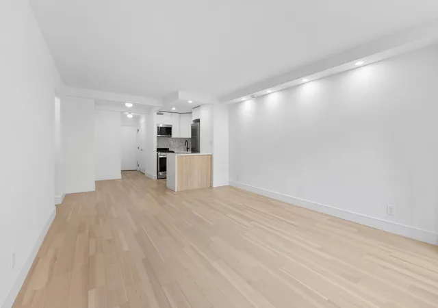 2nd image of 321 E 48Th St #7L, New York, NY 10017 | MLS# RLS20092340