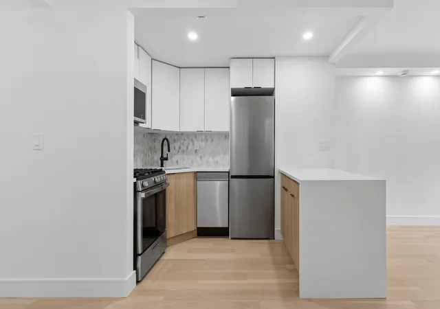 3rd image of 321 E 48Th St #7L, New York, NY 10017 | MLS# RLS20092340